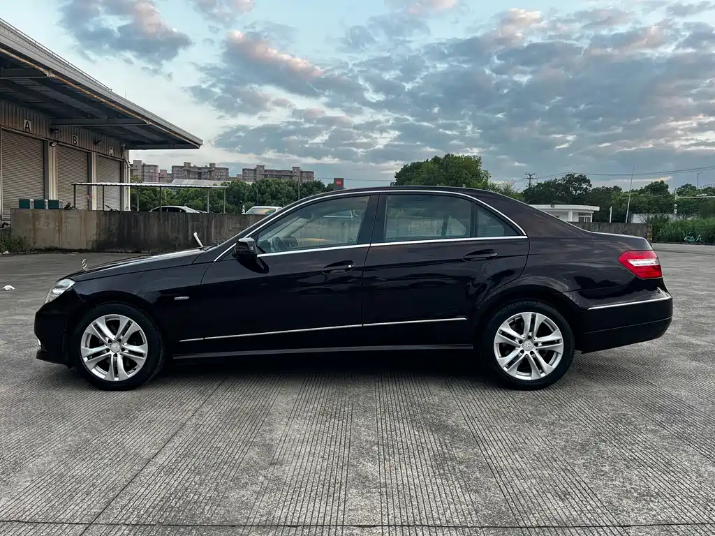 Mercedes-Benz E-Class (Import) — миниатюра 25