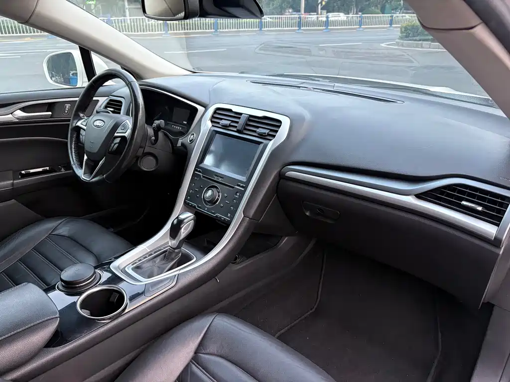 Ford Mondeo — миниатюра 8