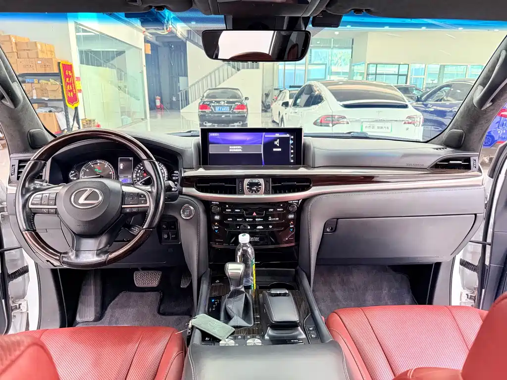 Lexus LX — миниатюра 8