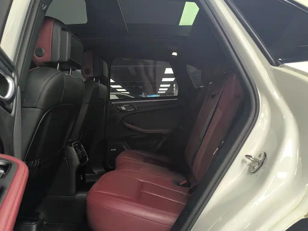 Porsche Macan — миниатюра 12