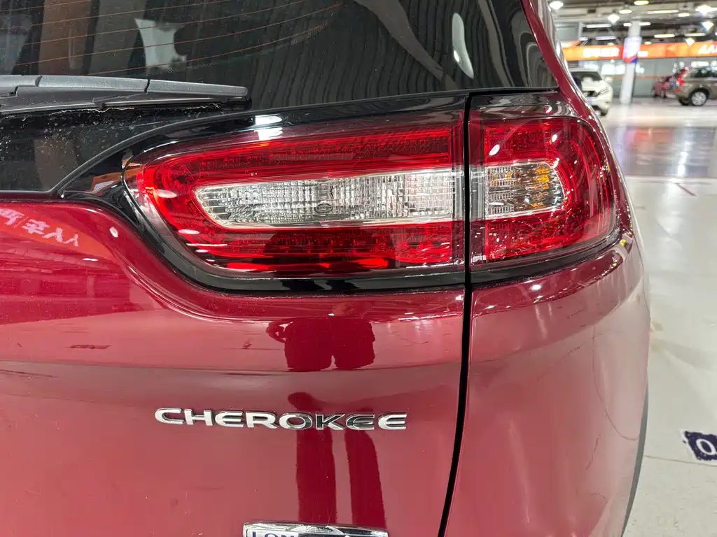 Jeep Cherokee — миниатюра 21