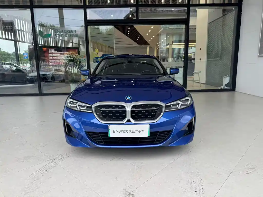 BMW i3 2022 eDrive 35 L