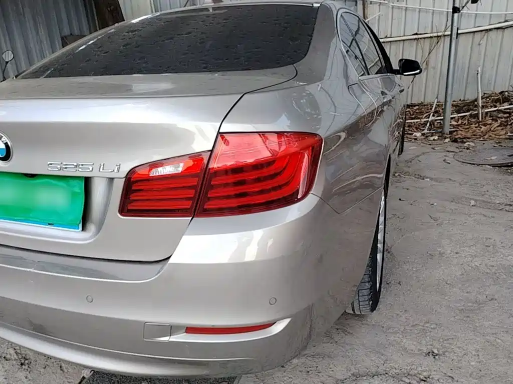 BMW 5 Series — миниатюра 8