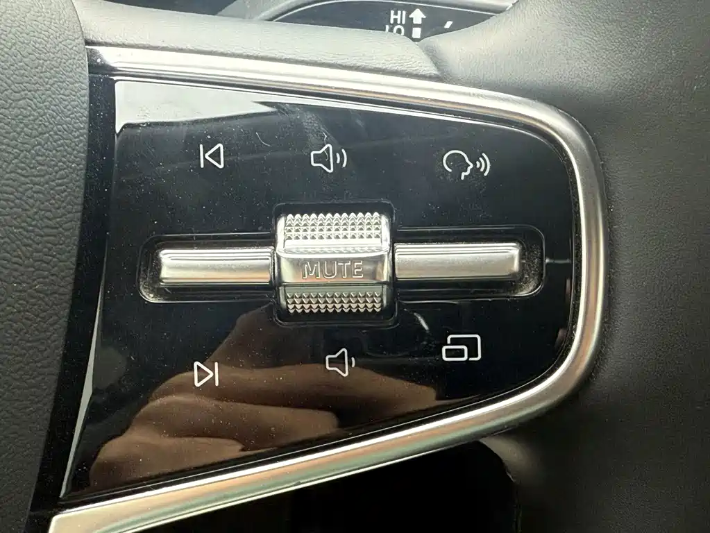 Roewe D5X DMH — миниатюра 10