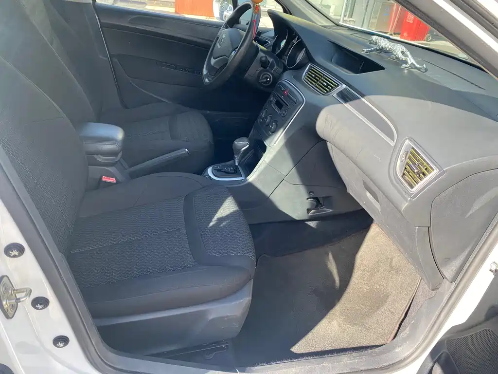 Peugeot 308 — миниатюра 9