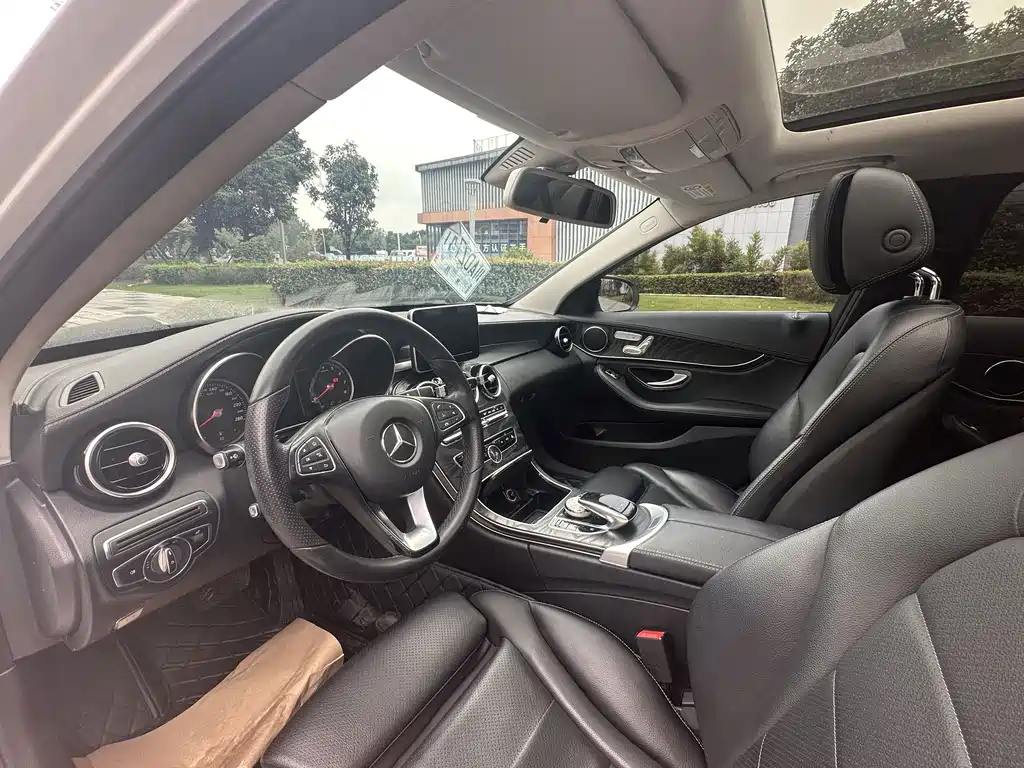 Mercedes-Benz C-Class — миниатюра 13