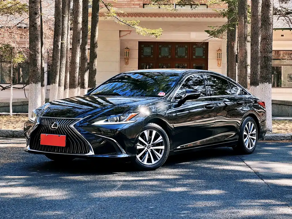 Lexus ES 2019