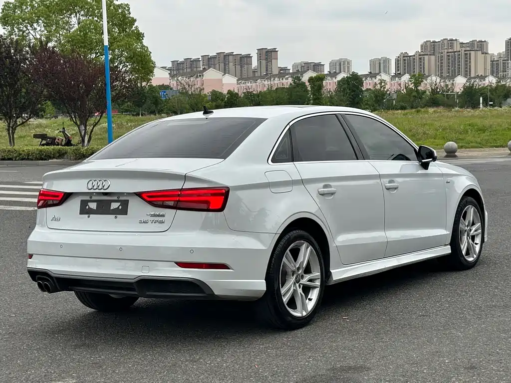 Audi A3 2019 Limousine 35 TFSI Fashion VI