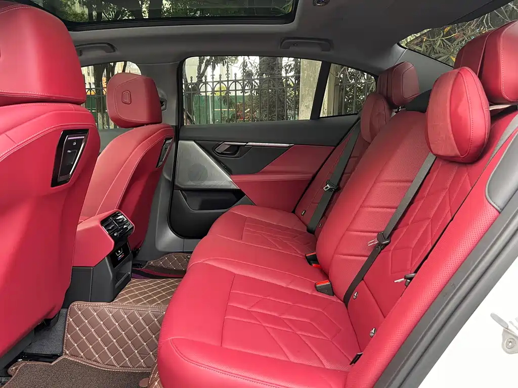 BMW 5 Series — миниатюра 14