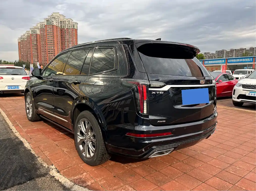 CADILLAC XT6
