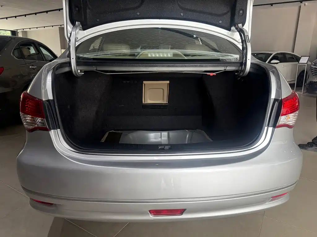 Nissan Sylphy — миниатюра 10