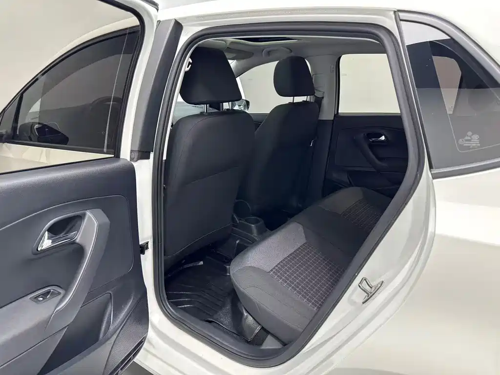 Volkswagen Polo — миниатюра 6