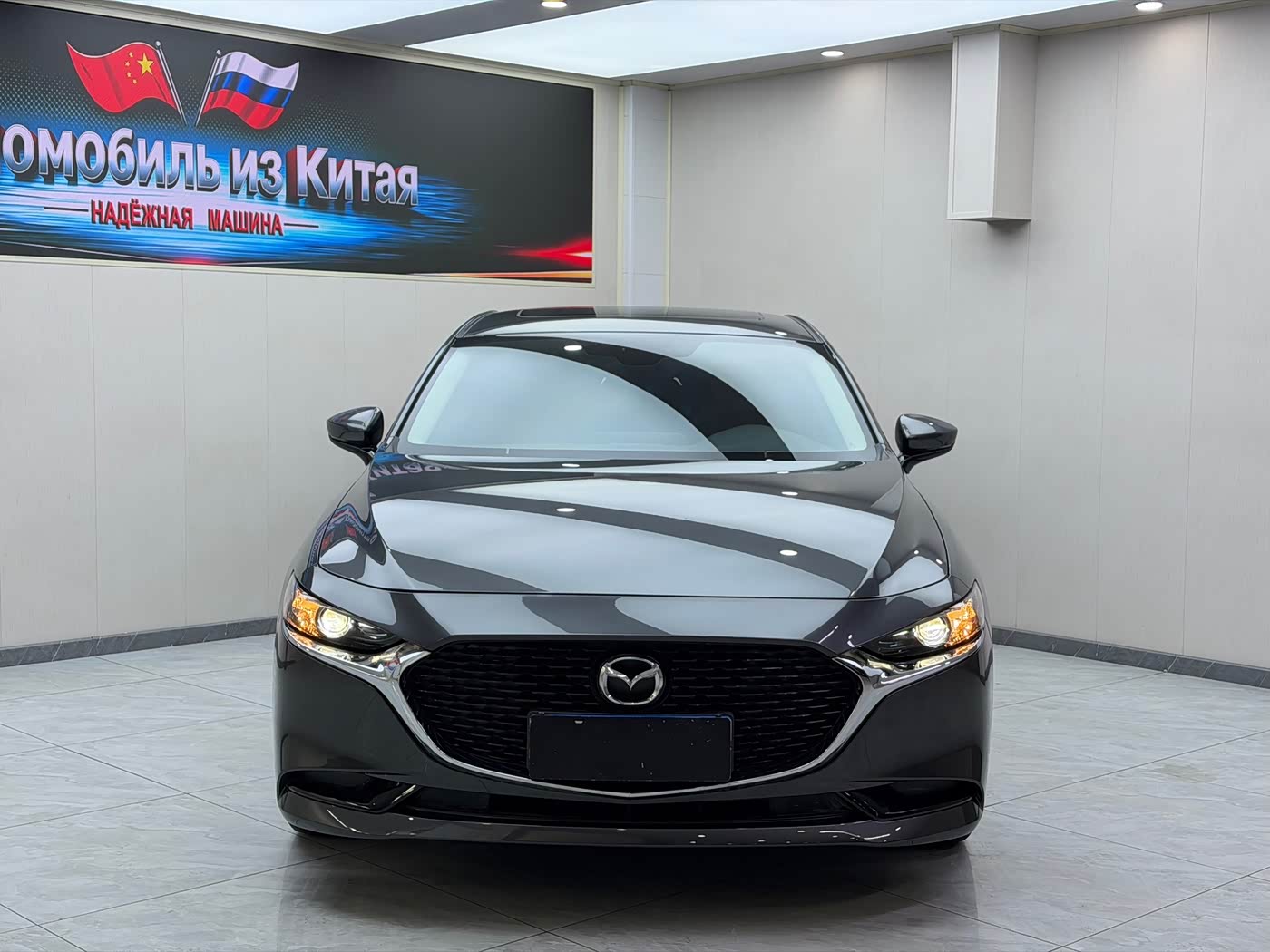 Mazda Mazda3 Axela 2.0 л 2023 г. Серебристо-серый, пробег 16700 км