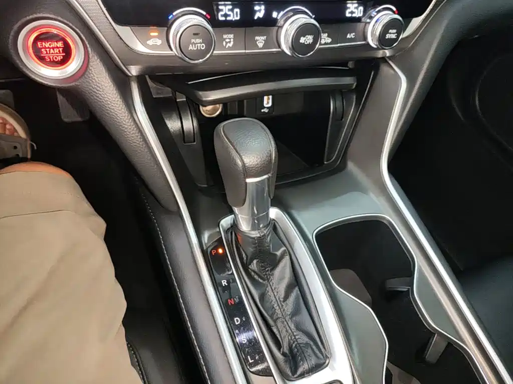 Honda Accord — миниатюра 14