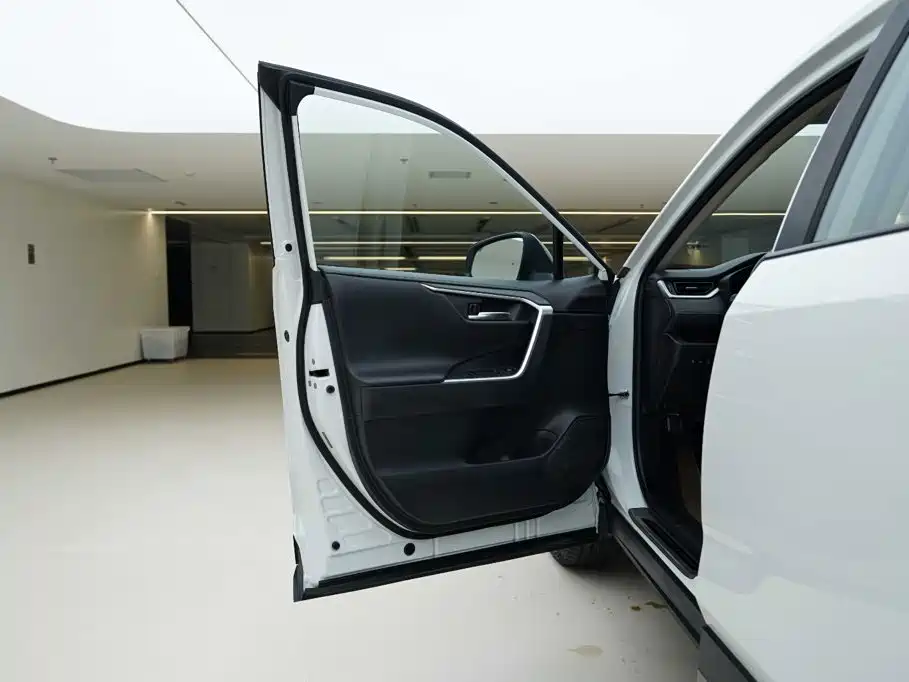 Toyota RAV4 — миниатюра 14
