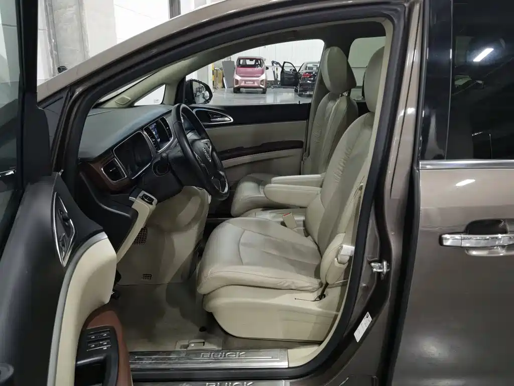 Buick GL8 — миниатюра 10