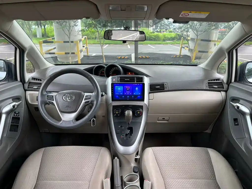 Toyota Verso — миниатюра 8