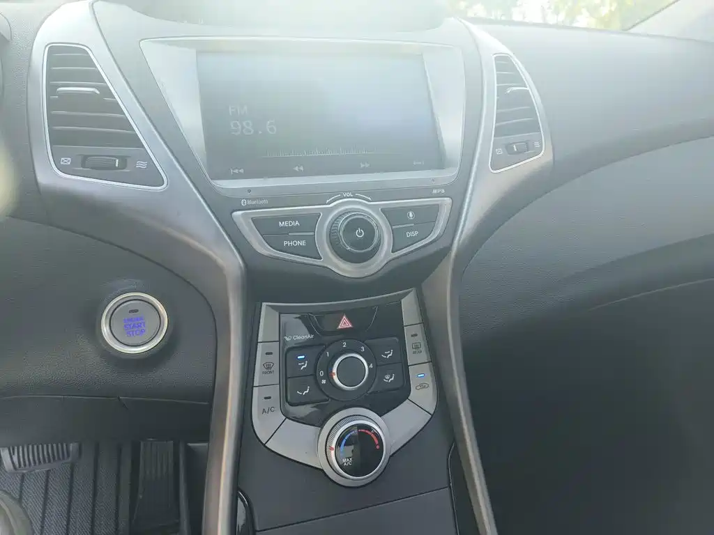 Hyundai Elantra Langdong — миниатюра 8