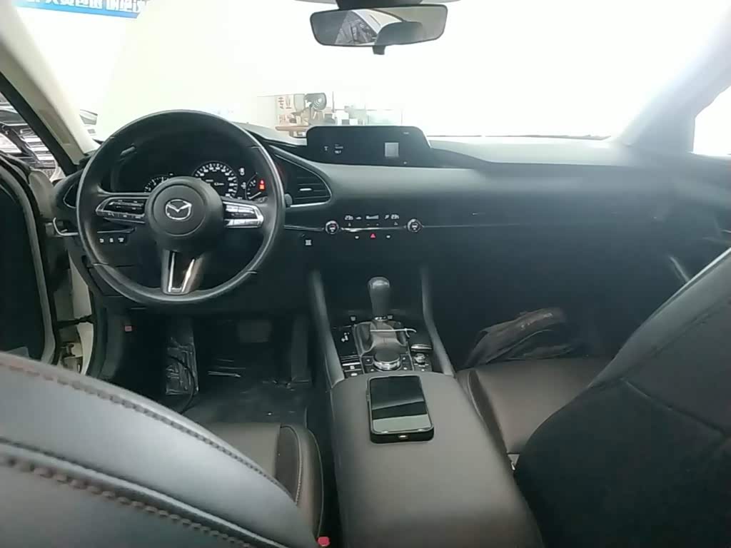 Mazda Mazda3 Axela 2.0 л 2023 г. Белый, пробег 42699 км