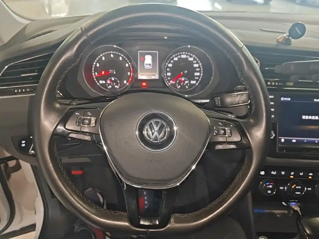 Volkswagen Tiguan L — миниатюра 11