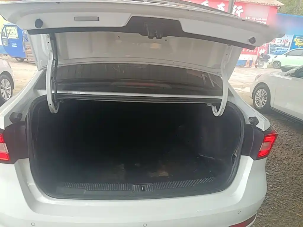 Roewe i5 — миниатюра 19