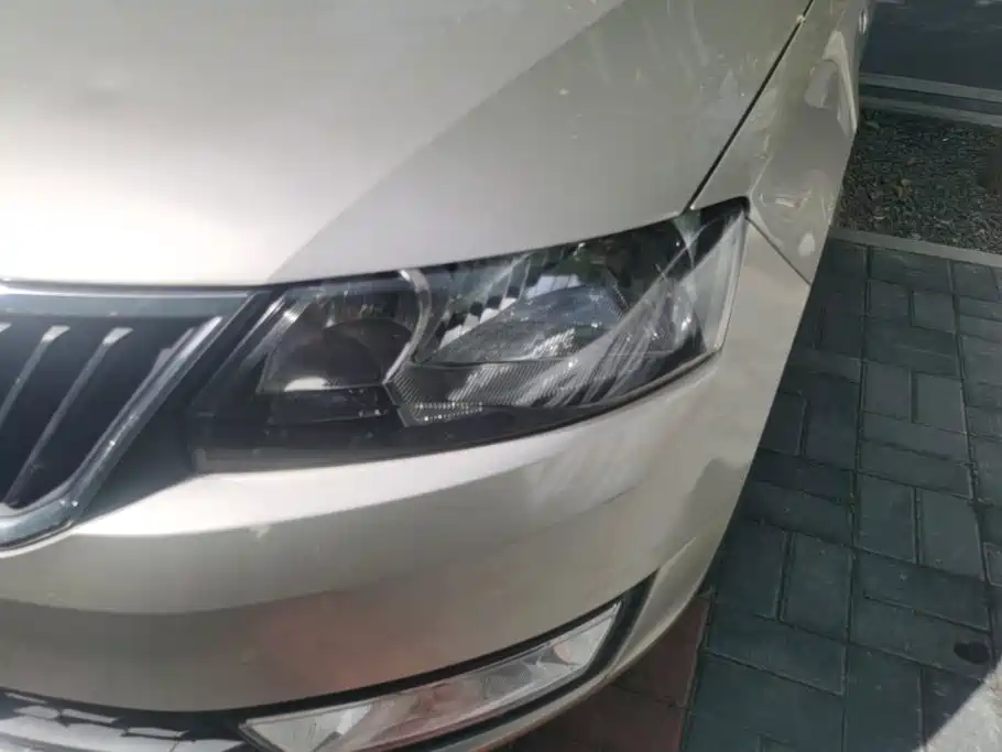 Skoda Rapid — миниатюра 5