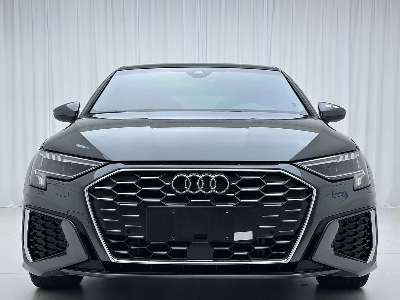 Audi A3 1.4 л 2023 г. Серебристо-серый, пробег 22000 км