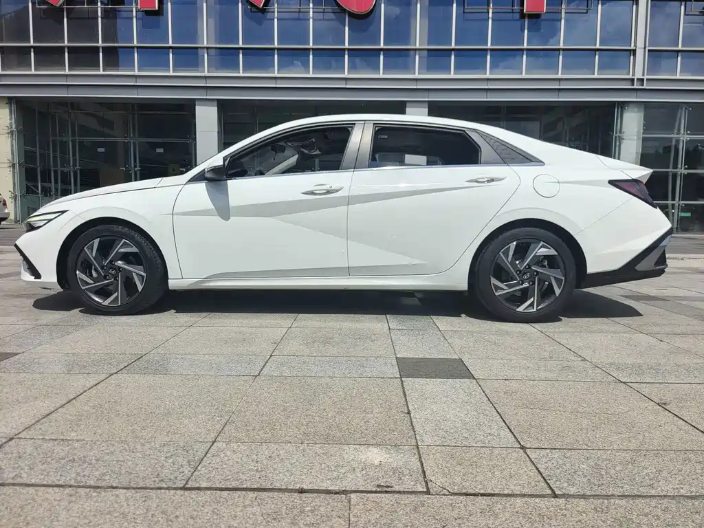 Hyundai Elantra — миниатюра 10
