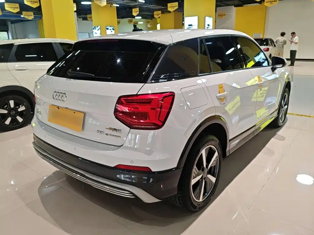 Audi Q2L e-tron — миниатюра 5