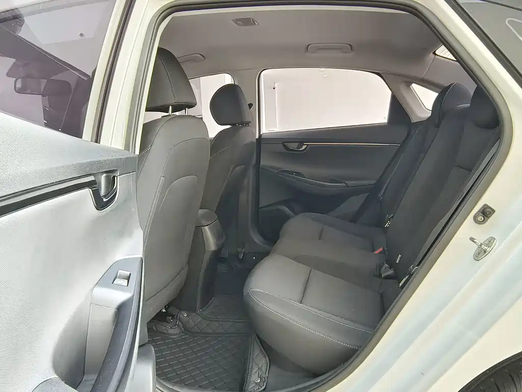 Hyundai Elantra — миниатюра 10