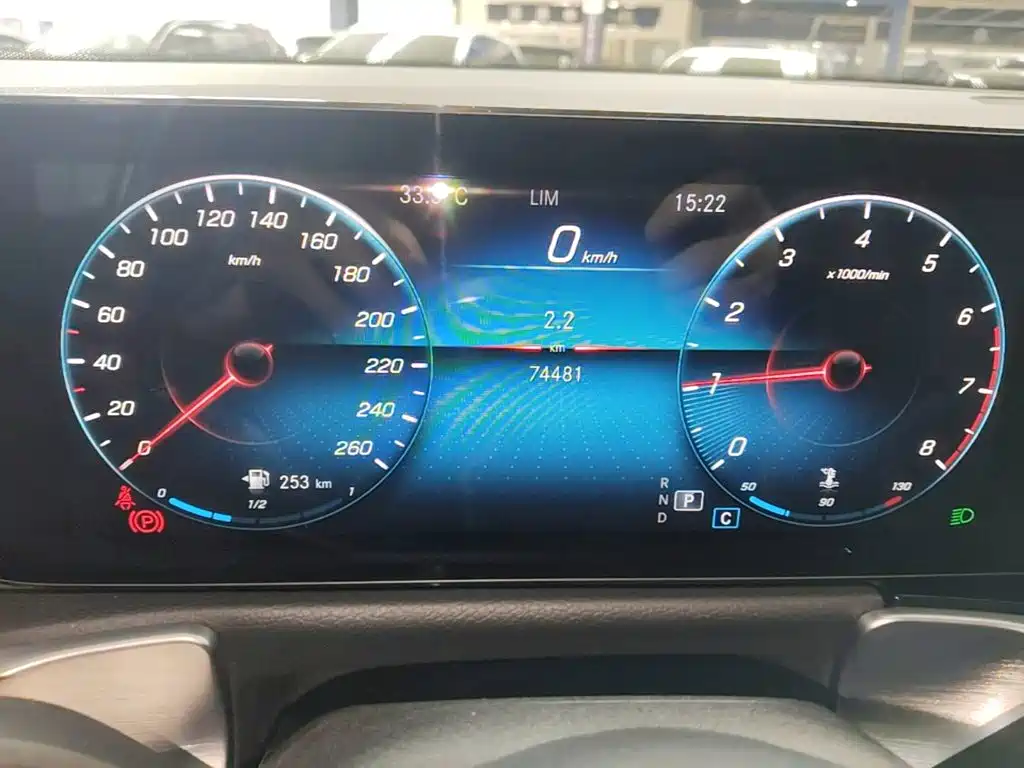 Mercedes-Benz GLB — миниатюра 12