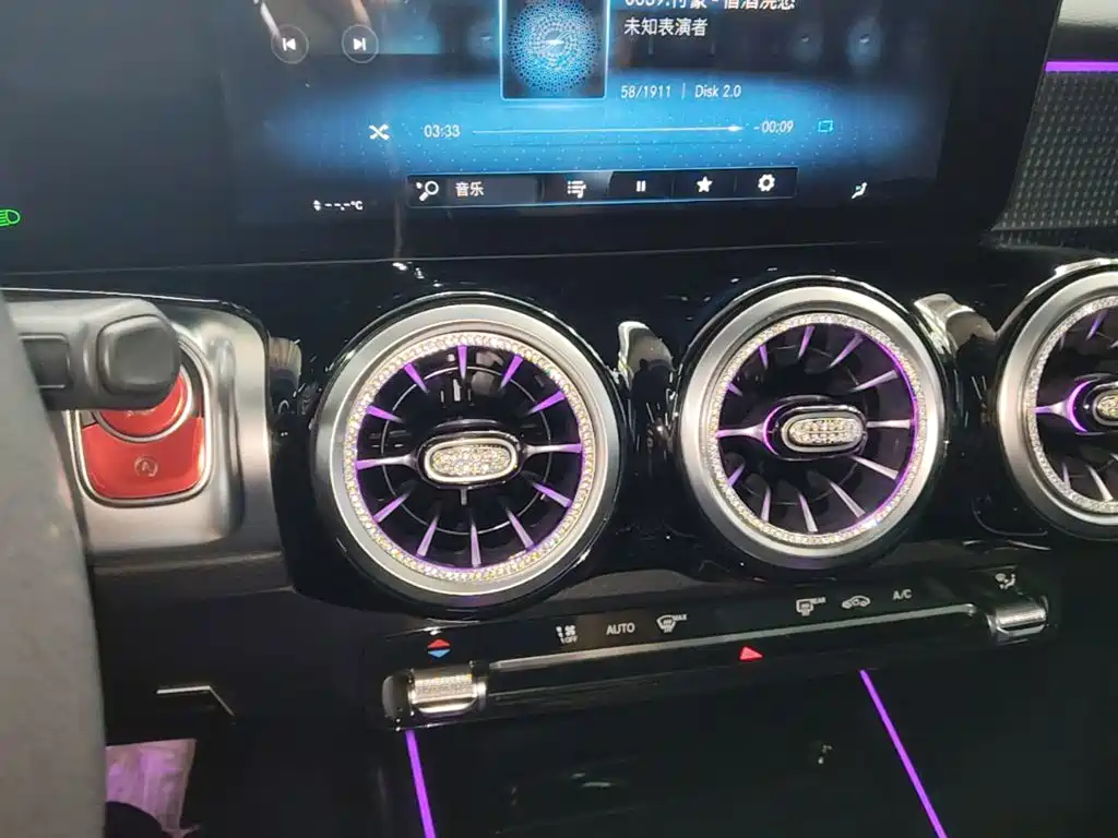 Mercedes-Benz GLB — миниатюра 13