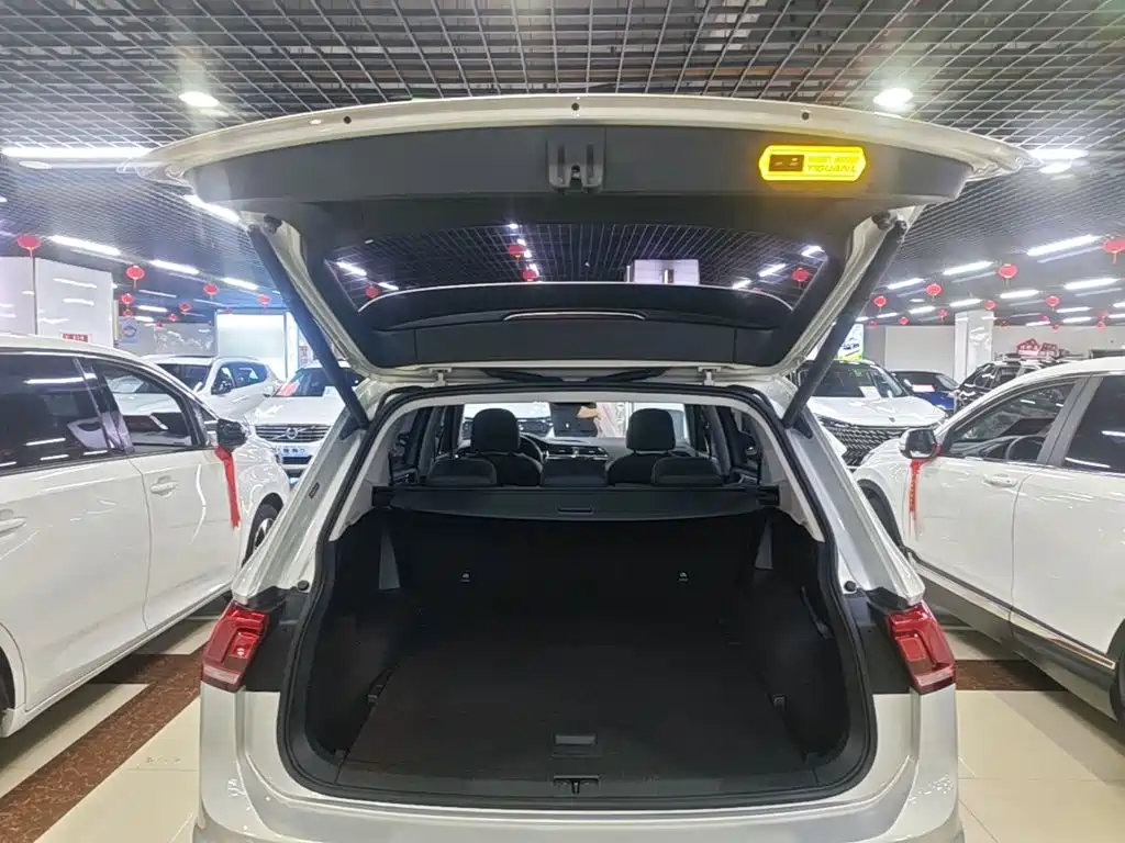 Volkswagen Tiguan L — миниатюра 19