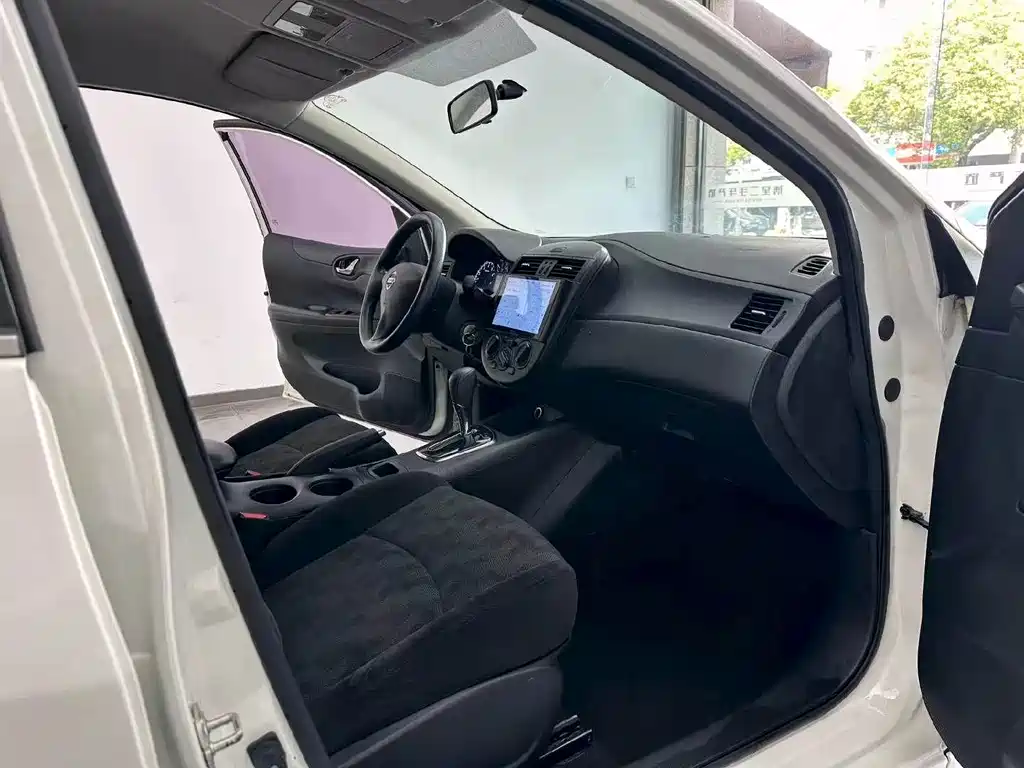 Nissan Tiida — миниатюра 4