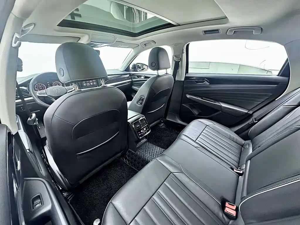 Volkswagen Passat 2022 330TSI Elite