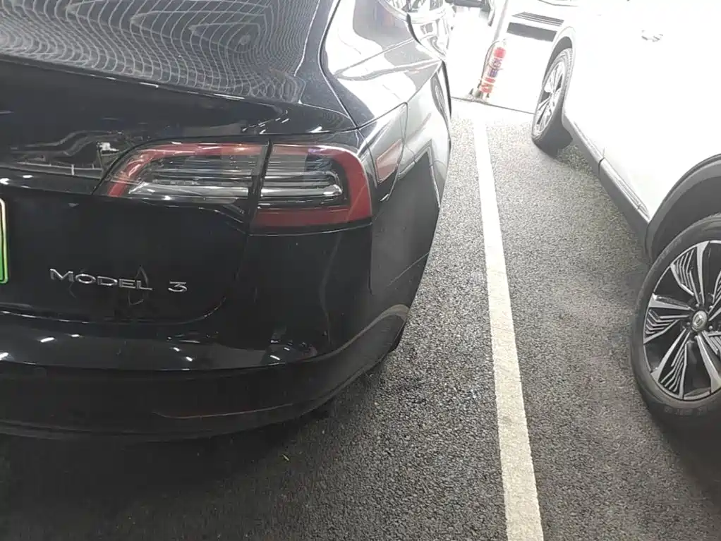 Tesla Model 3 — миниатюра 8