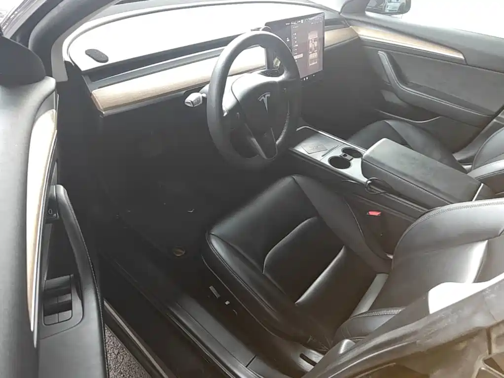 Tesla Model 3 — миниатюра 16