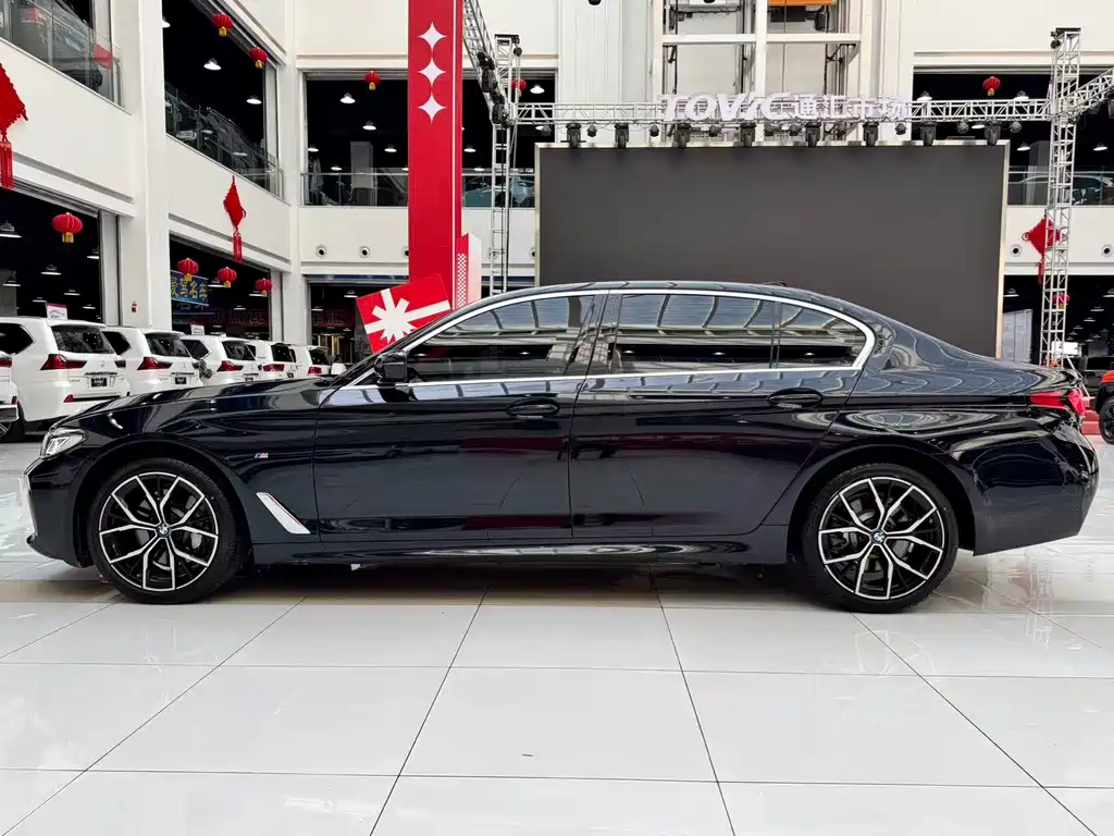 BMW 5 Series — миниатюра 7