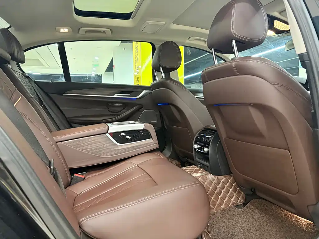 BMW 5 Series — миниатюра 9