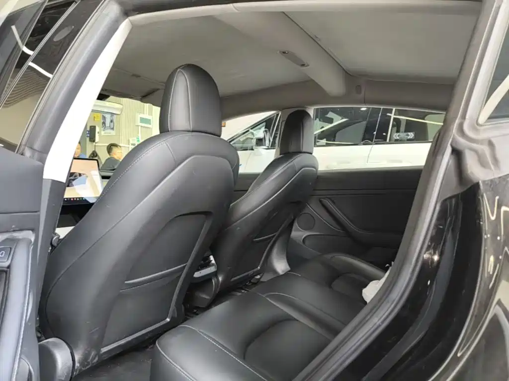 Tesla Model 3 — миниатюра 17