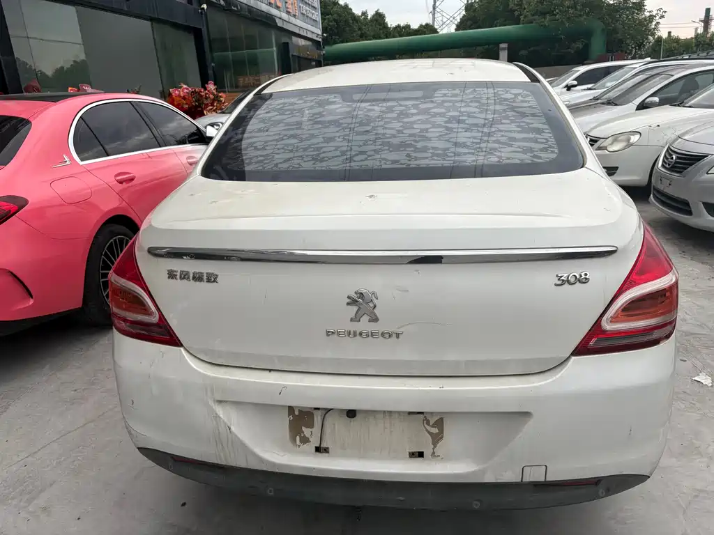 Peugeot 308 2014 1.6L MT