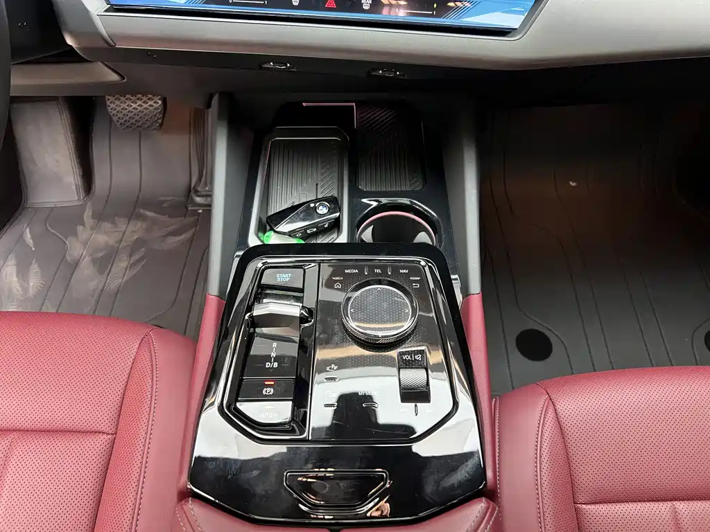 BMW i5 — миниатюра 9