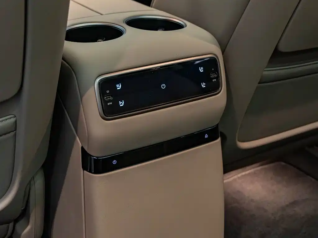 Li Auto i8 — фотографии объявления, Фото 19