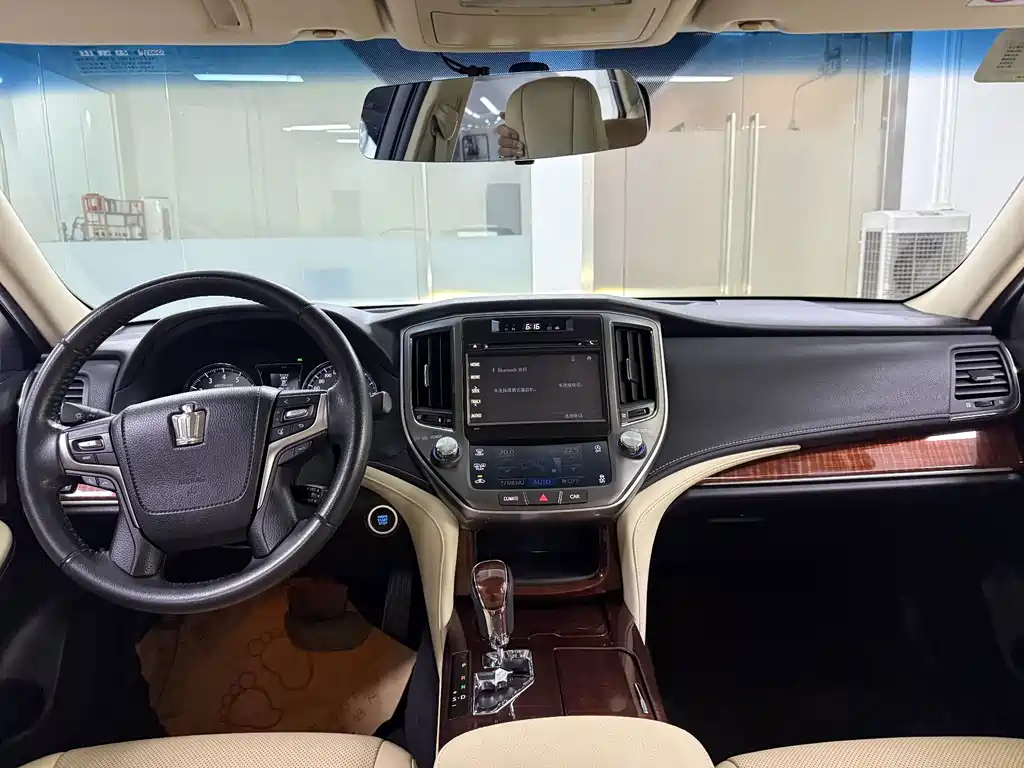 Toyota Crown — миниатюра 16