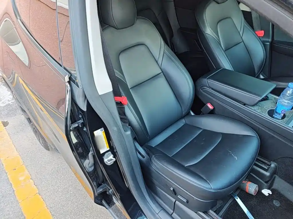 Tesla Model Y — миниатюра 25