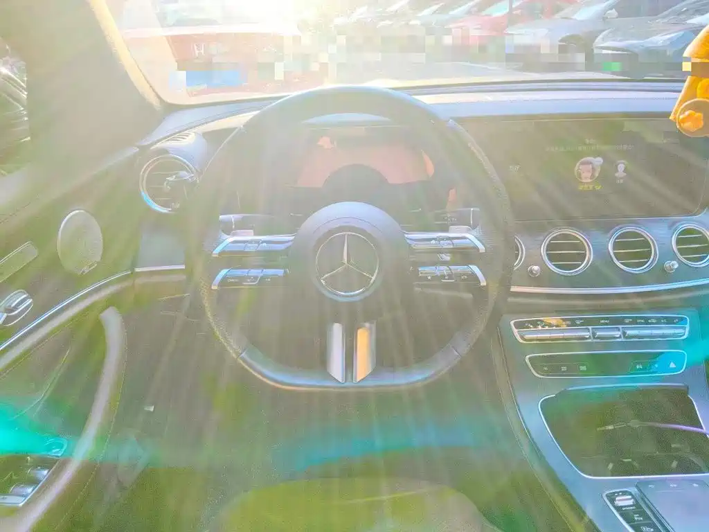 Mercedes-Benz E-Class — миниатюра 6