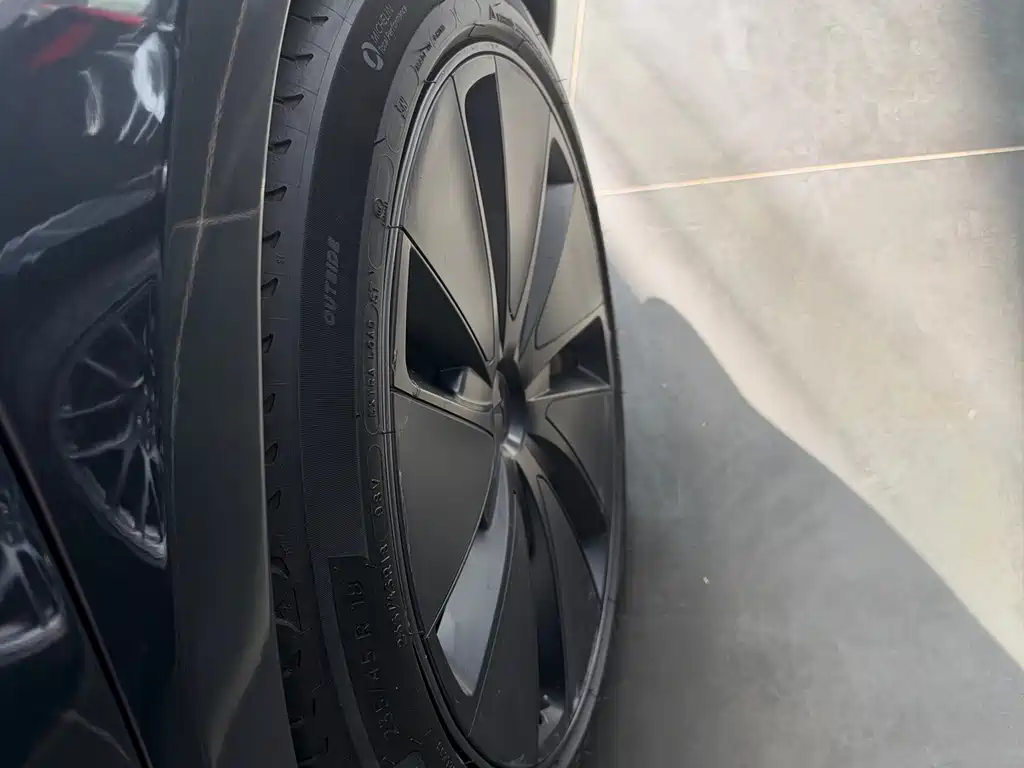 Tesla Model 3 — миниатюра 10