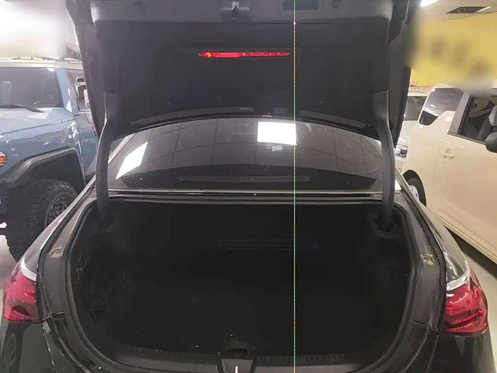 Mercedes-Benz E-Class — миниатюра 19