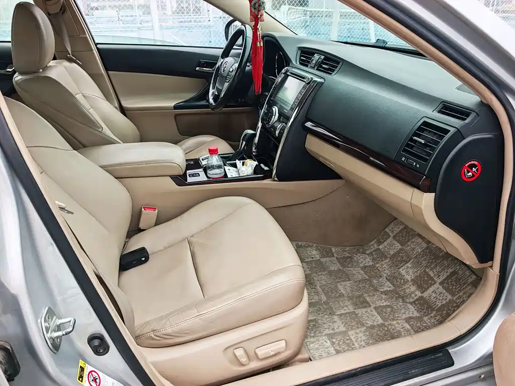 Toyota Reiz — миниатюра 9