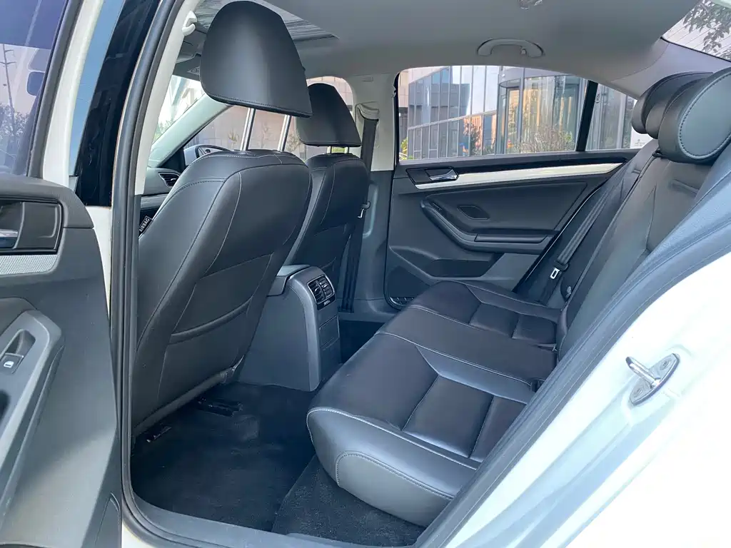 Volkswagen Sagitar — миниатюра 6